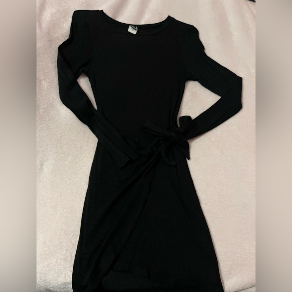 BLACK TIE LONG SLEEVE DRESS